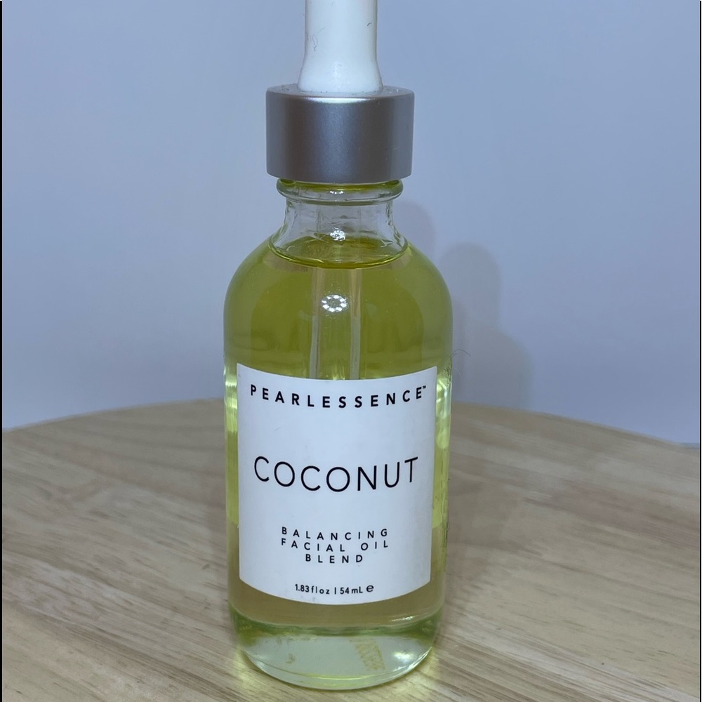 Pearlessence coconut balancing facial oil blend